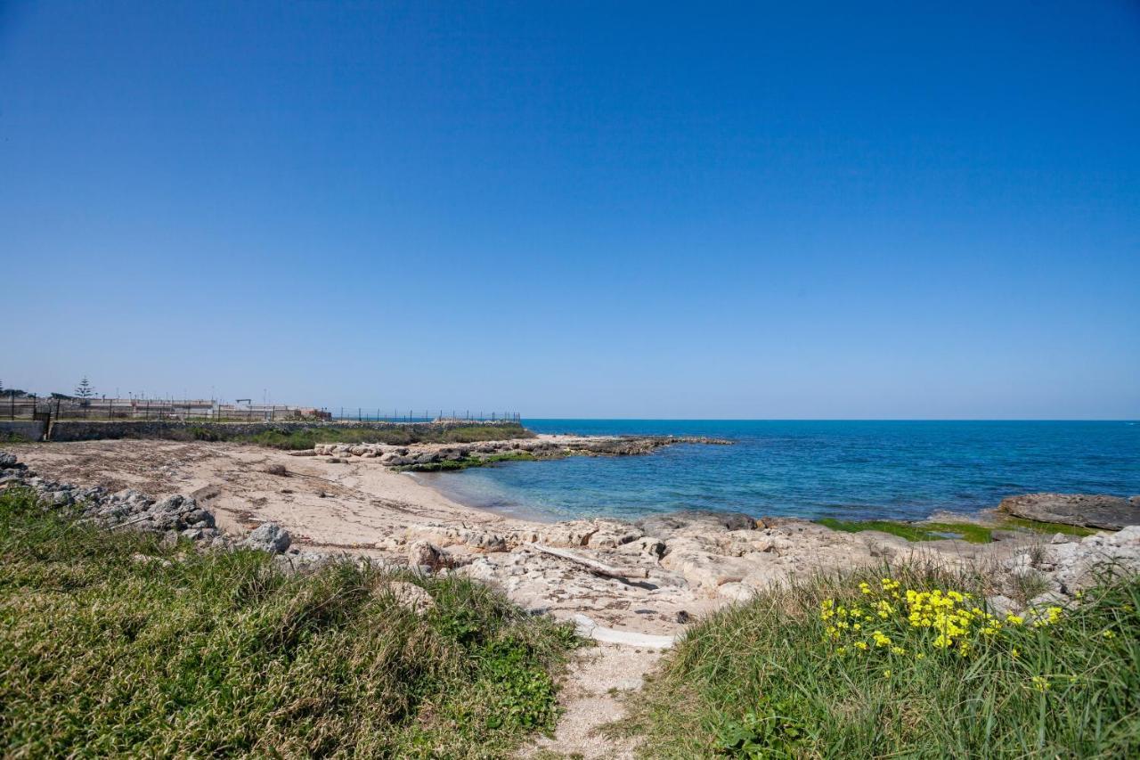 Casalmare Apartments One Step From The Sea Мола ди Бари Екстериор снимка