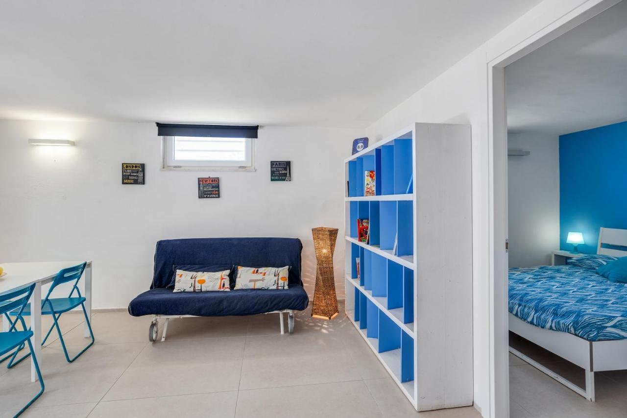 Casalmare Apartments One Step From The Sea Мола ди Бари Екстериор снимка