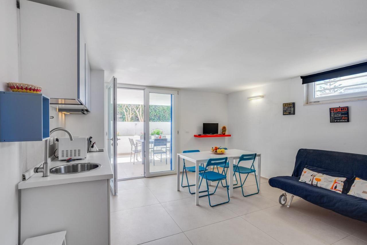 Casalmare Apartments One Step From The Sea Мола ди Бари Екстериор снимка