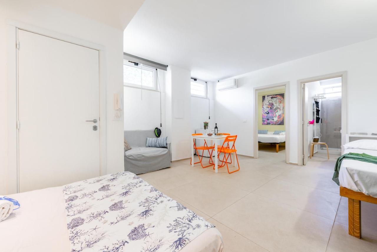 Casalmare Apartments One Step From The Sea Мола ди Бари Екстериор снимка